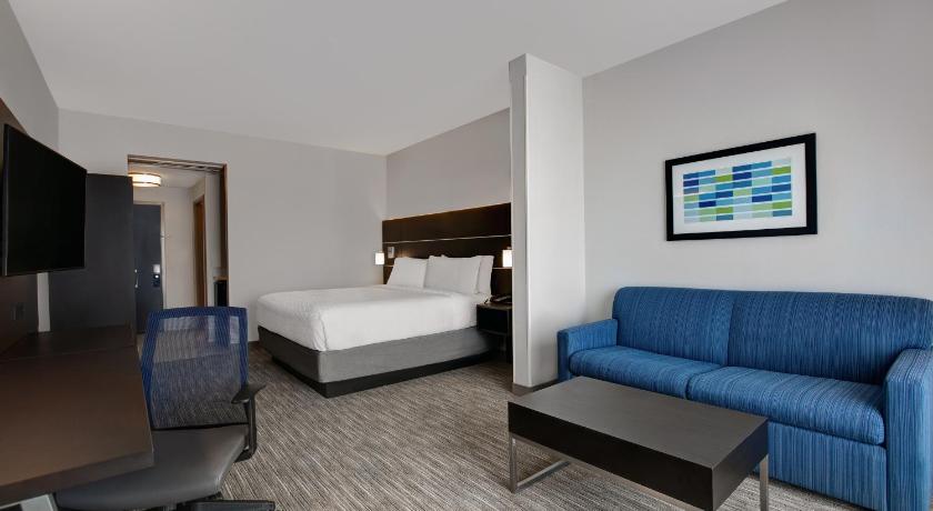 Holiday Inn Express And Suites Milwaukee - Brookfield