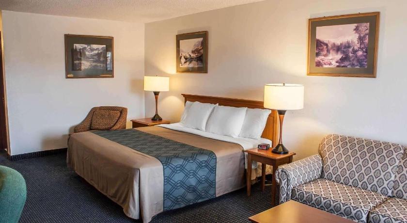 Econo Lodge Inn & Suites