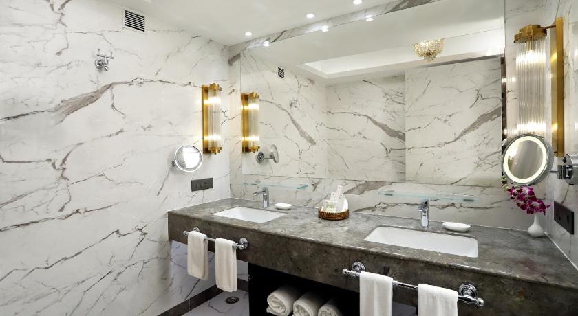 Image of Luxury Suite 2