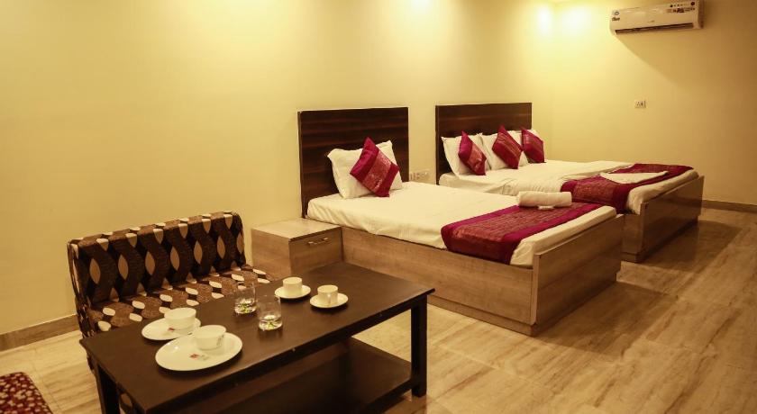 OYO 11340 Hotel Lakshmi Palace