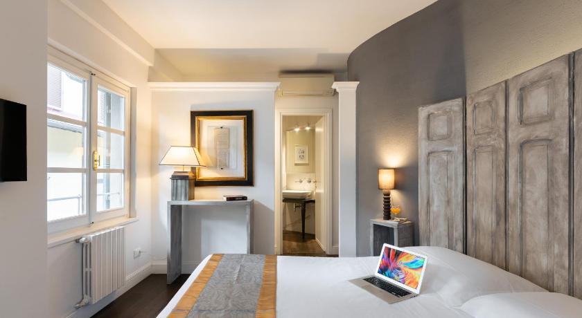 Novella Goldoni Suite-by Florence Concierge photo