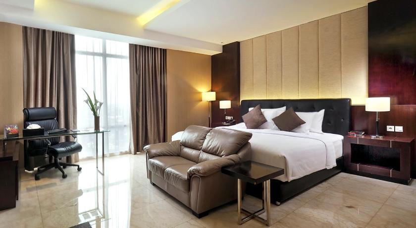 Image of Junior Suite Room with 1 Hollywood king bed 2