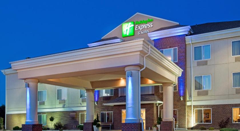 Holiday Inn Express Hotel & Suites Dickinson photo