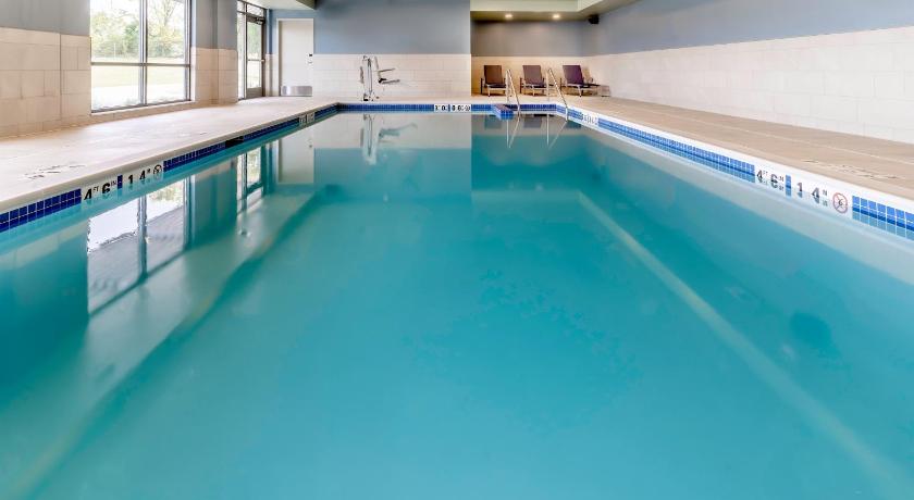 Holiday Inn Express & Suites Milwaukee - West Allis photo