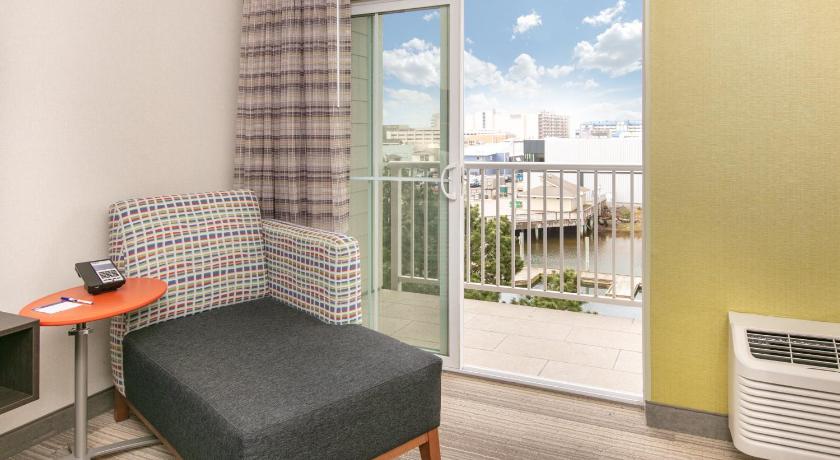Holiday Inn Express Hotel & Suites Seaside Convention Center photo