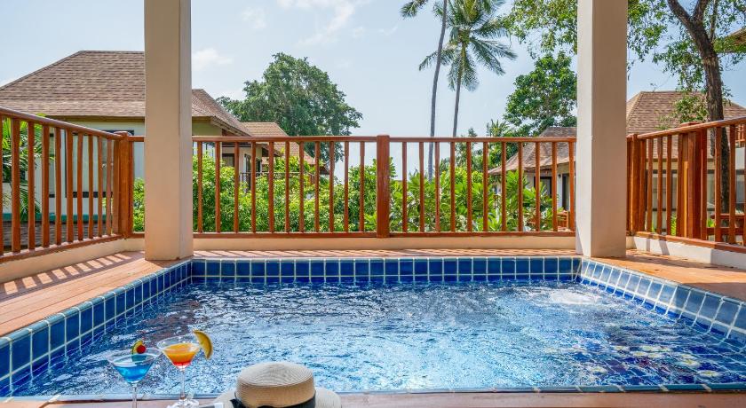 Image of Deluxe Plunge Pool 10