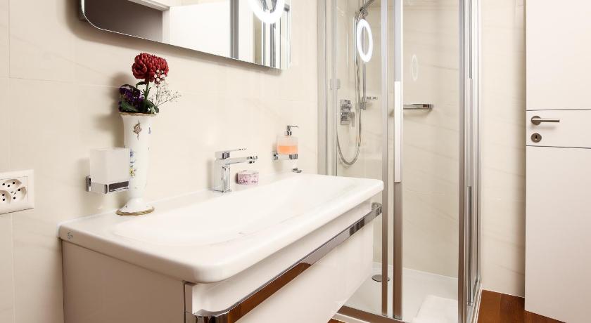Al Ciani Balcony Suite photo