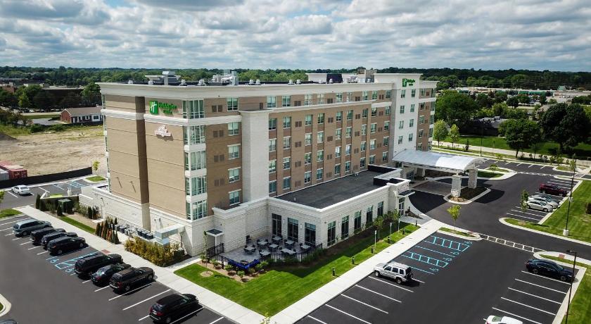 Holiday Inn & Suites Farmington Hills - Detroit NW photo