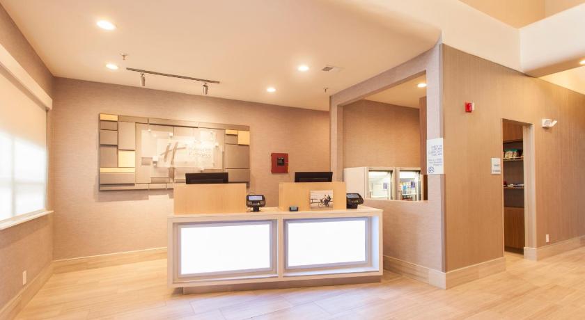 Holiday Inn Express And Suites Santa Fe photo