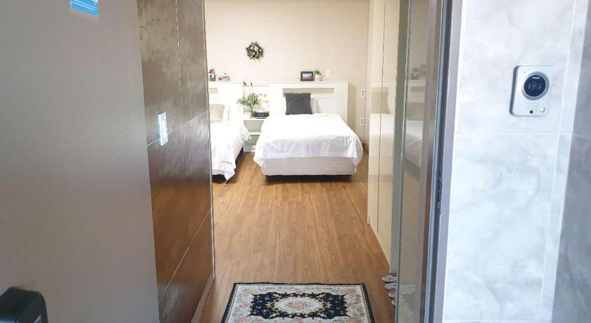 Image of Family Room 4