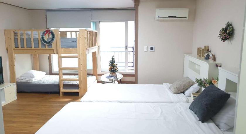 Image of Family Room 5