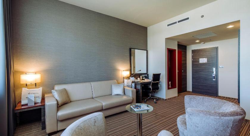 Image of Executive Suite with Stadium View 6