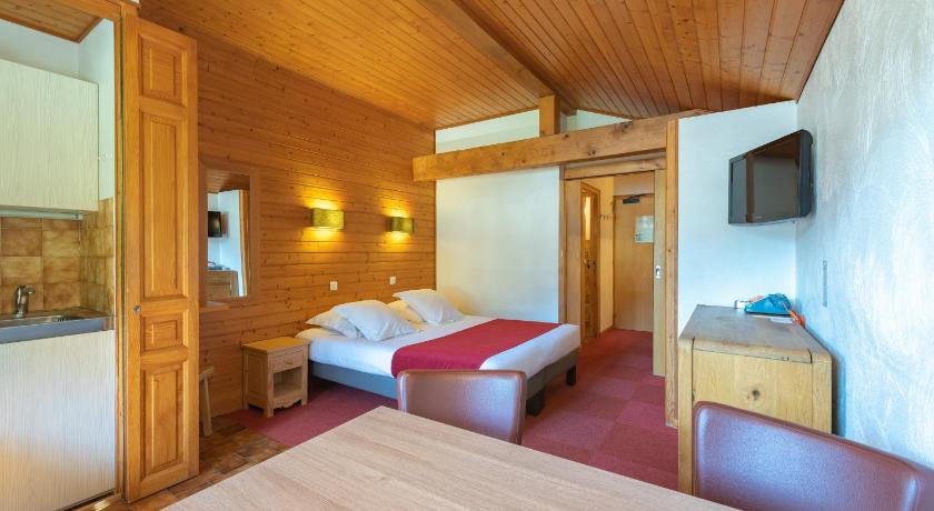 Image of Family Room (2 Adults + 2 Children) 0