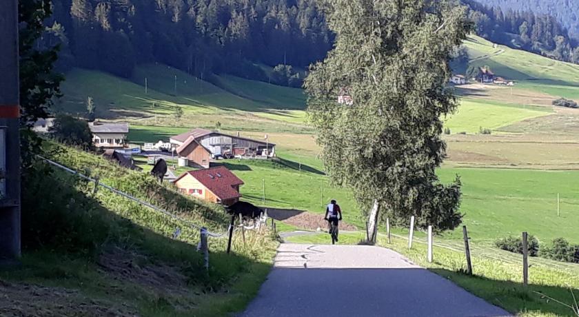 Gastezimmer im Dorfzentrum photo
