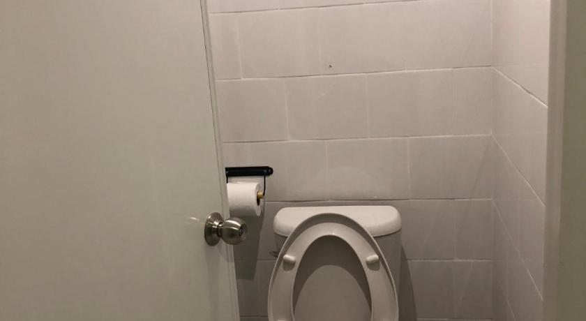 Image of Standard Twin Room with Shared Bathroom 8