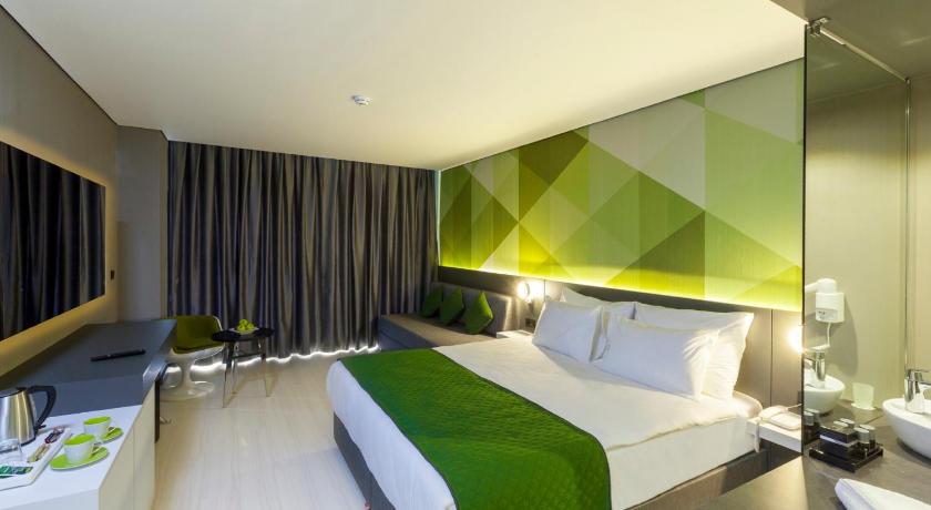 Фото: Двухместный номер Стандарт с 1 или 2 кроватями (Standard Double or Twin Room) 9