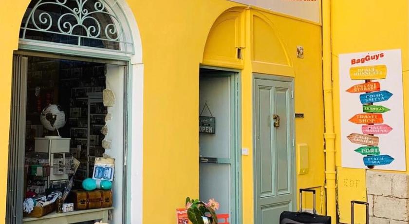 LE ROSSETTI B. - modern, long balcony, old town Nice photo