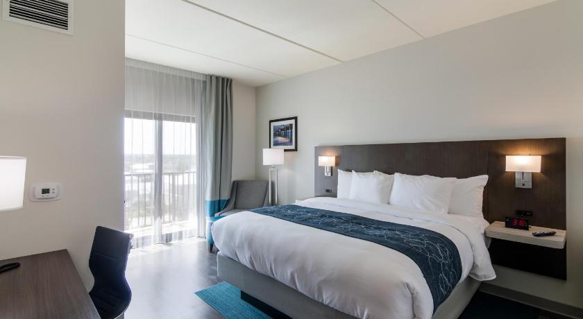 Image of 1 King Bed, Nonsmoking, Accessible 0