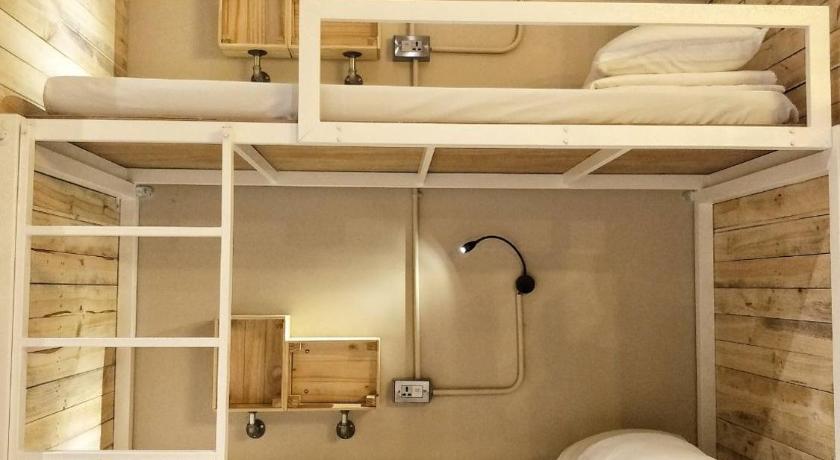Image of Family Room with Shared Bathroom 6