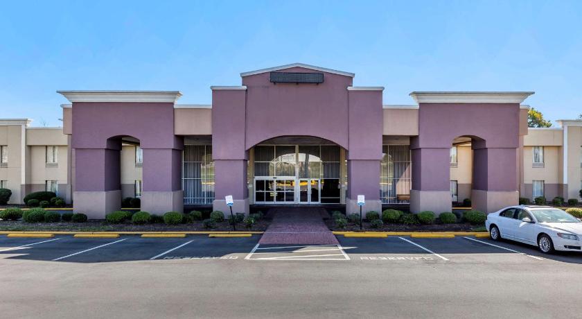 Quality Inn and Suites Airpark East