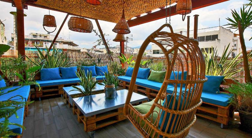 Luxurious Residence With Stunning Rooftop Lounge — Hotel in Athens