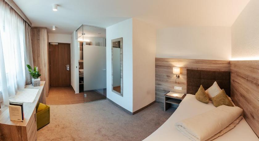 Hotel Pension St. Leonhard photo