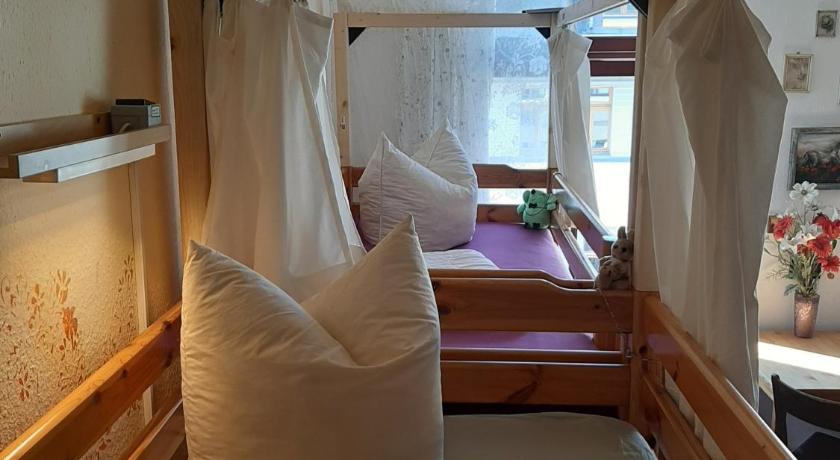 Image of Bed in 6-Bed Female Dormitory Room 13