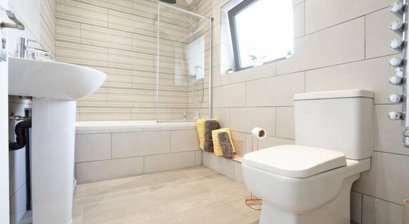 Home from home - 4 Double Bed House with Parking photo