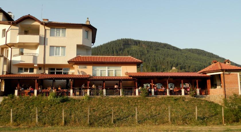 Family Hotel Daisy photo