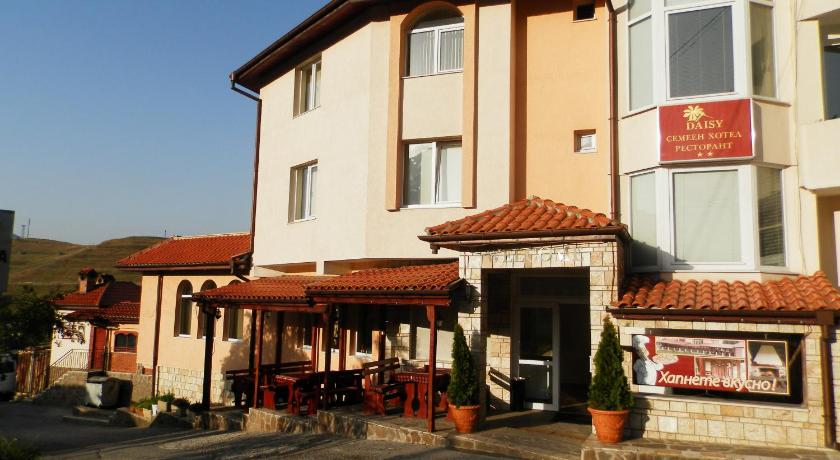 Family Hotel Daisy — Hotel in Borino