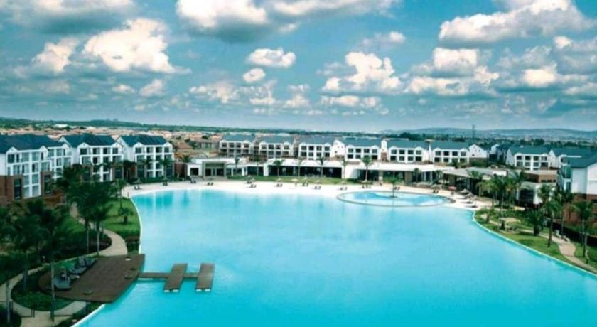 The Blyde, Crystal Lagoon One Bed Apartment. photo