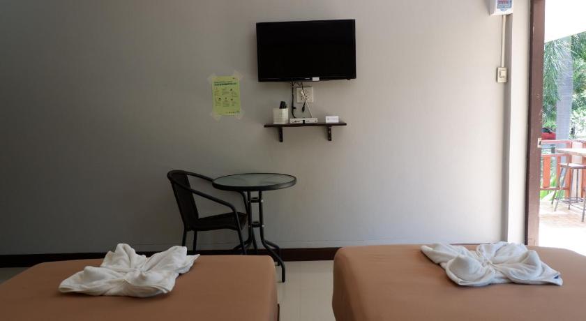 Image of Standard Twin Room with Garden View 4