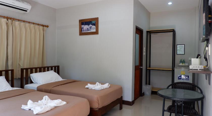 Image of Standard Twin Room with Garden View 3