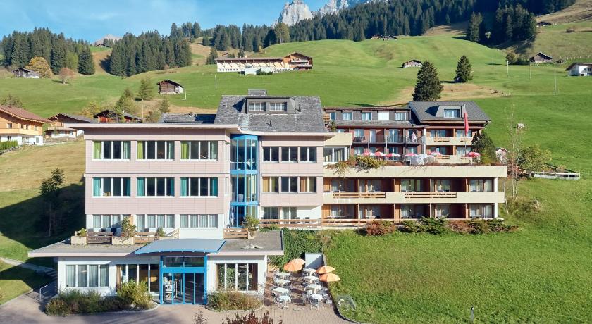 Ferien- und Familienhotel Alpina Adelboden — Hotel in Adelboden