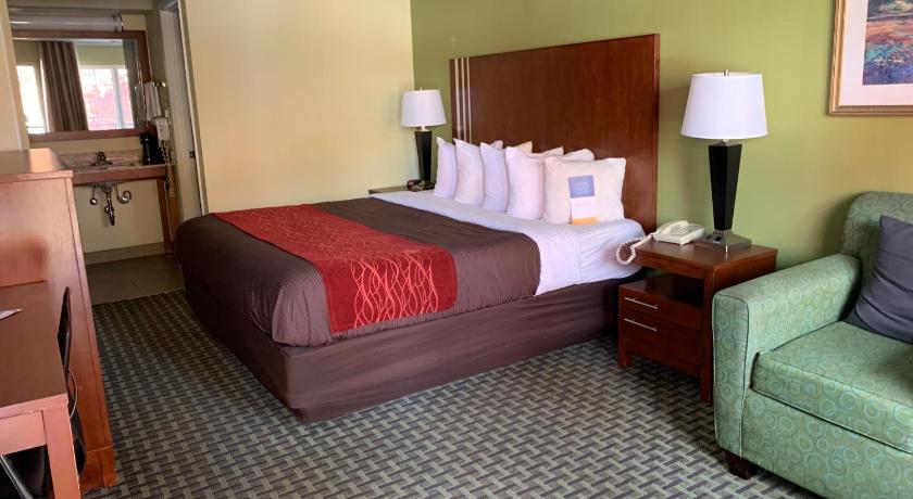 Days Inn by Wyndham Austintown