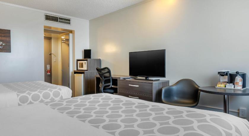 Super 8 by Wyndham Macleod Trail Calgary