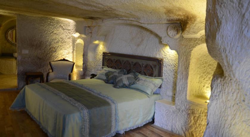 Golden Cave Suites