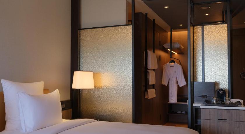 Image of Deluxe Room with 2 Single Beds 1