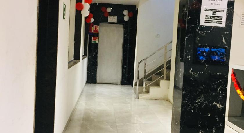 Hotel Aerocity golden photo