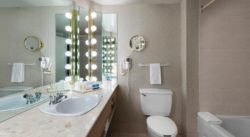 Hotels Gouverneur Montreal - Ile Charron photo