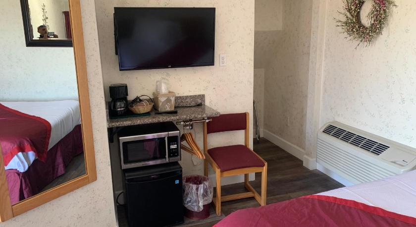Travelers Inn photo