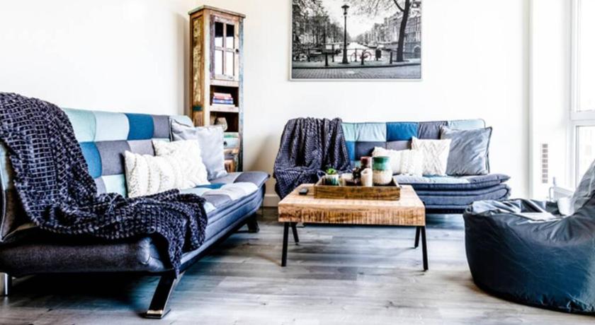 Casa Plantin with parking place at the beautiful city park!