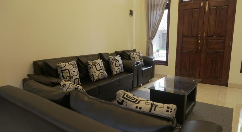 a living room filled with furniture and a couch, Sayana Homestay in Yogyakarta