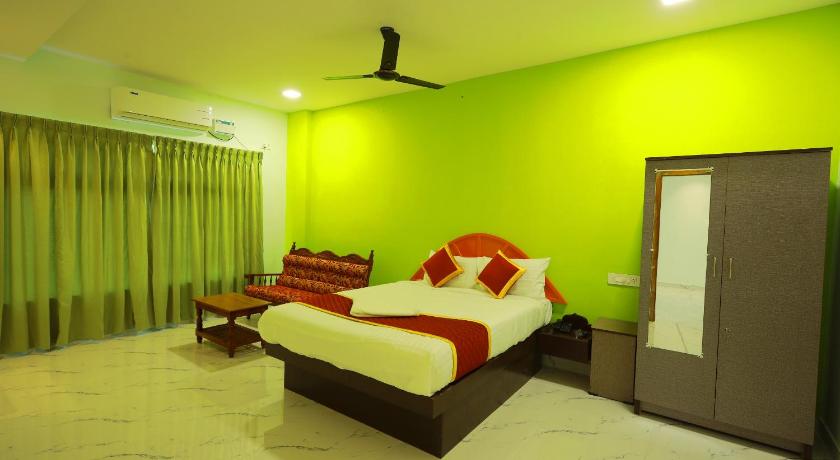 Hotel Rajeswari International photo