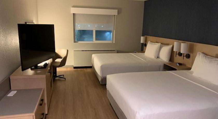 Image of Two Queen Beds 0