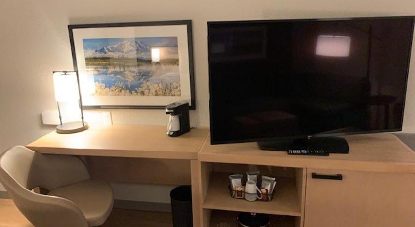 Image of King Bed (plus Sofa Bed) 9