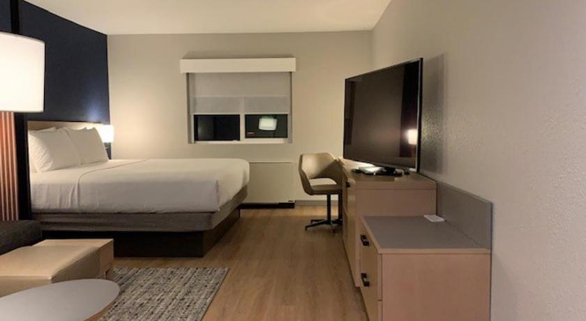 Image of High Floor King Bed (plus Sofa Bed) 0