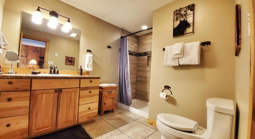The Inn on Fall River & Fall River Cabins photo