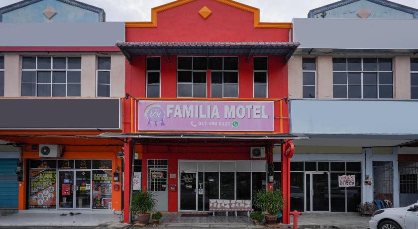 Entrance, OYO 89982 Familia motel in Kangar
