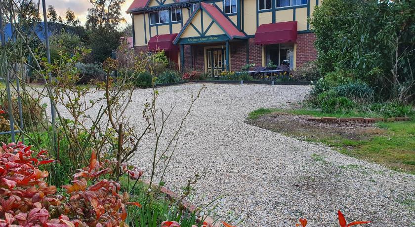 Oaktree Guest House — Hotel in Narbethong